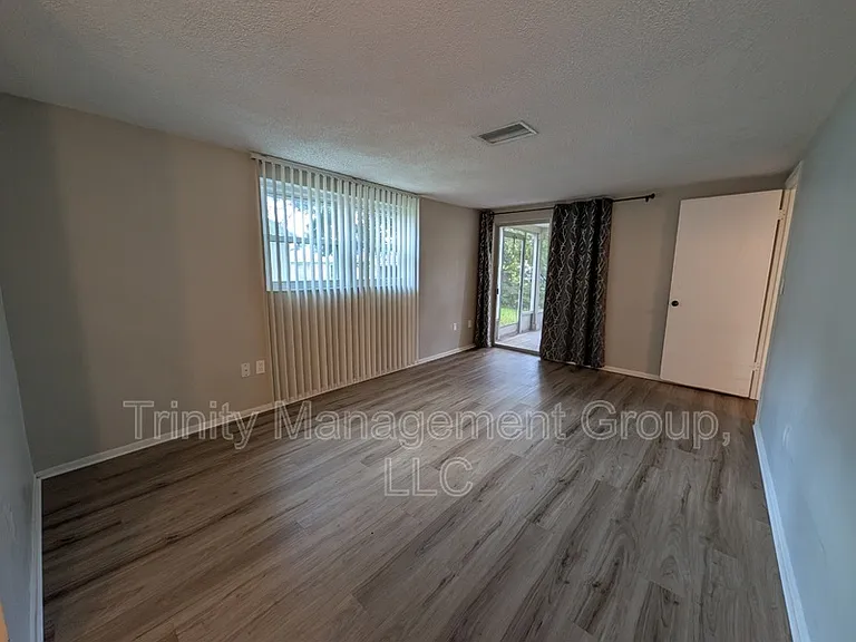 8605 Wagon Wheel Ln — Photo 14