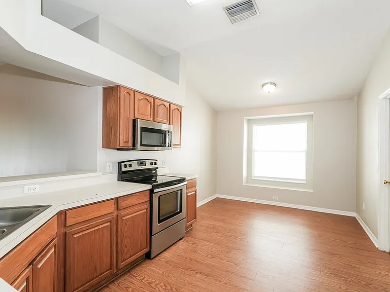 633 Straw Lake Dr — Photo 7