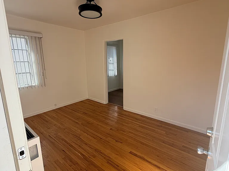 Sunset Park Apartments — Photo 15