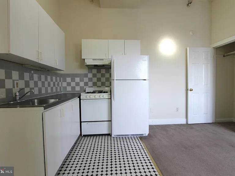 100 E Price St #1G — Photo 9