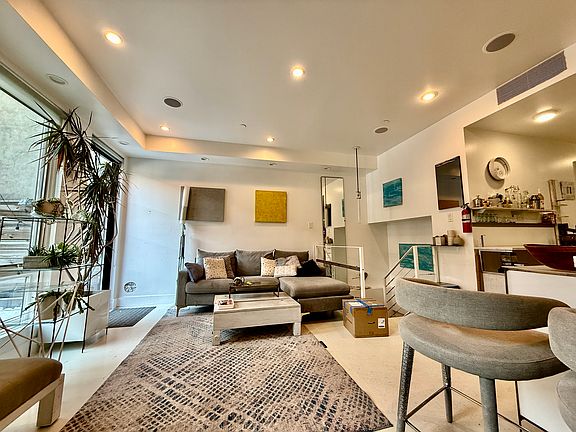 4th image of 668 Halsey St #1A