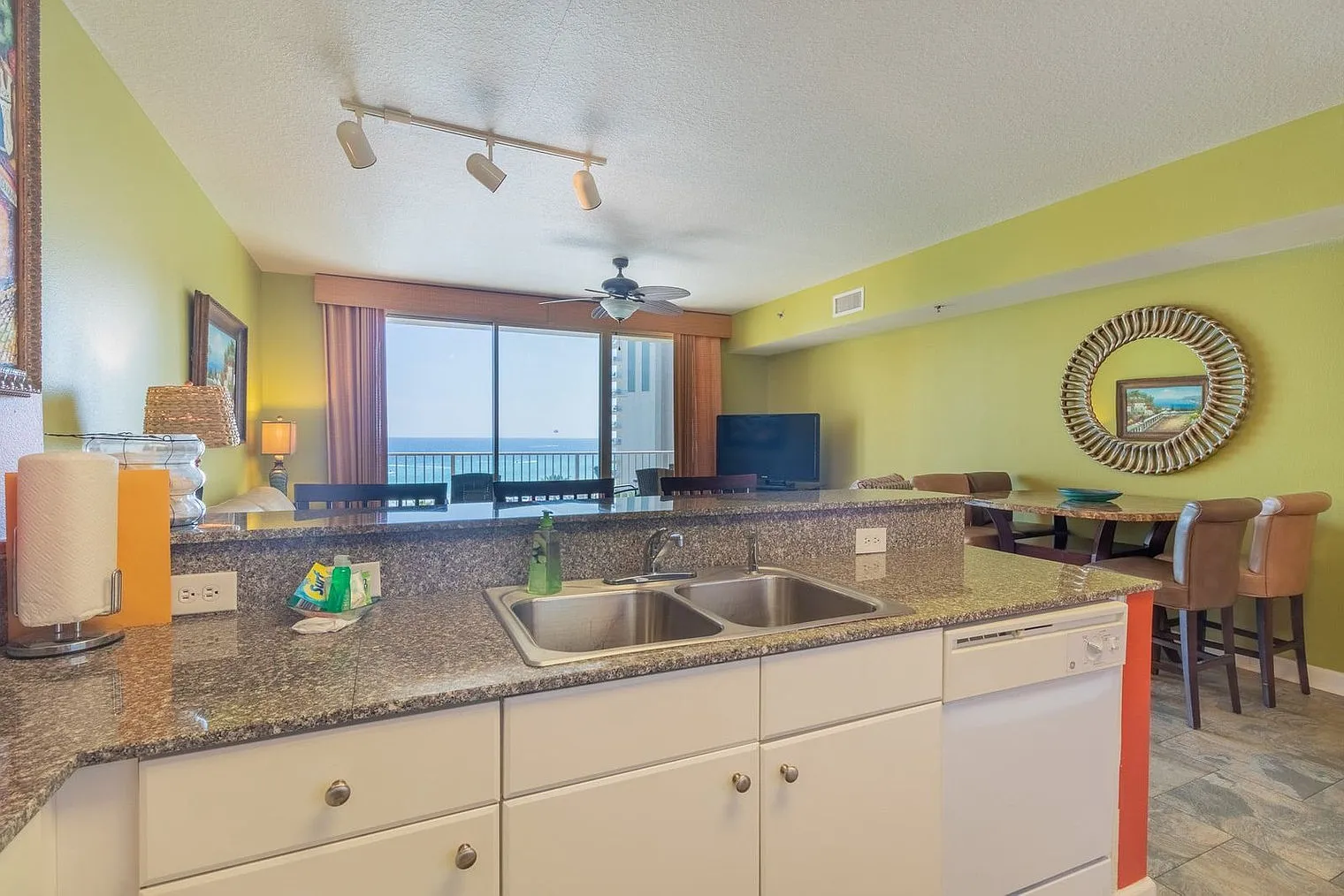 2 bed, 3.0 bath, 1184 sqft, $3,351 — Photo 4