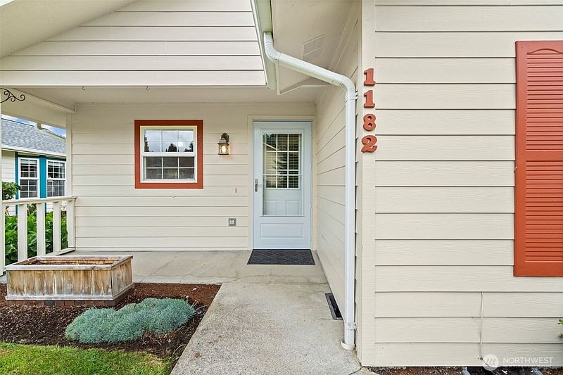 2nd image of 1182 Emerson Lane