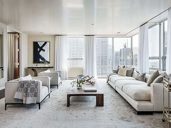 2nd image of 15 W 53rd St #50D