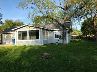 108 Bonham St, Port Lavaca, TX 77979