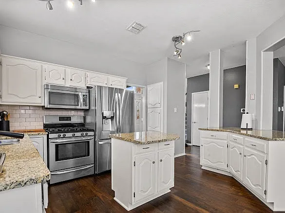 10800 Alexandria Dr — Photo 7
