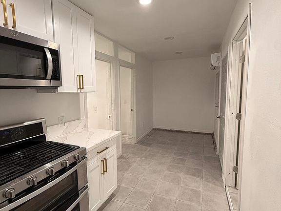 3rd image of 2695 Woodbriar Dr #B
