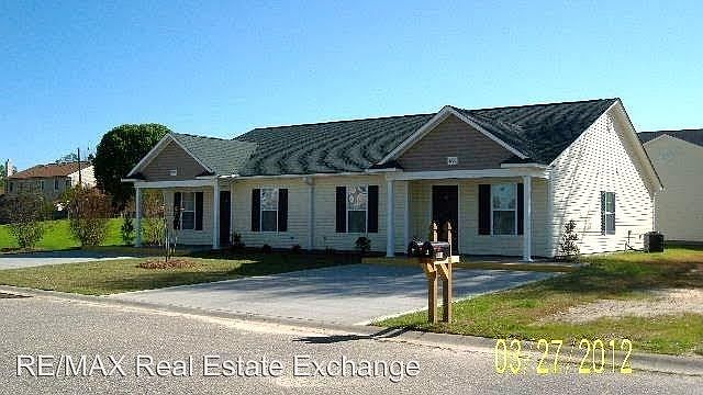 1st image of 3700B Woodcliff Dr