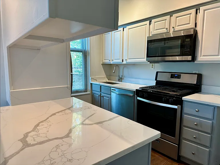 208 W Willow St #3 — Photo 8