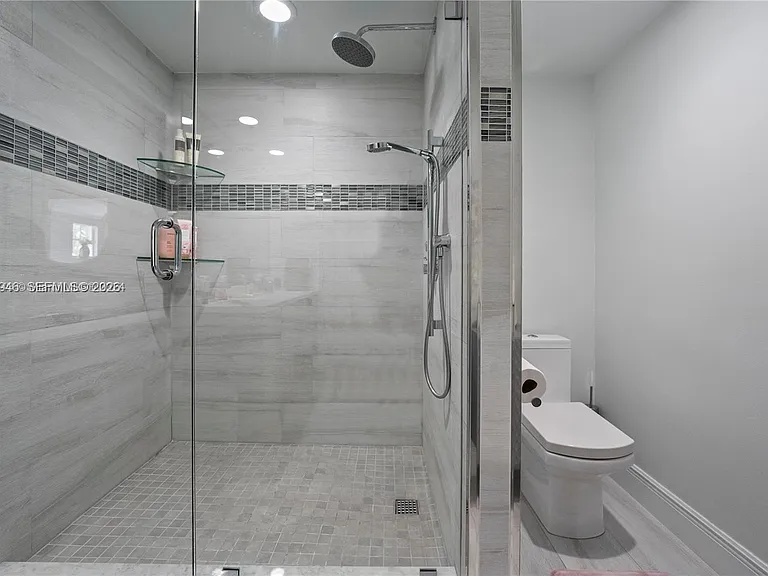 3155 NE 184th St #8302 — Photo 17