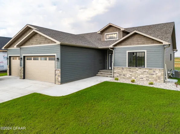 6364 Riggs Rd, Grand Forks, ND 58201