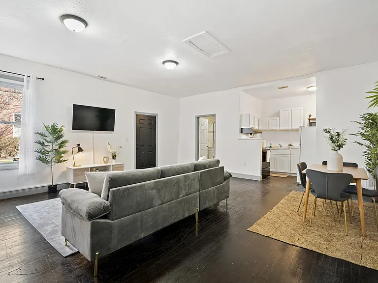 1221 E Columbus Dr #B — Photo 1