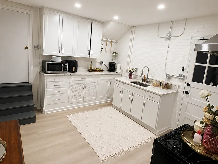 59 Perry St #1 — Photo 3