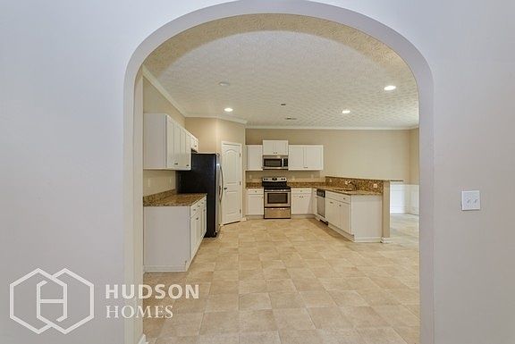 4th image of 233 Flower Ln