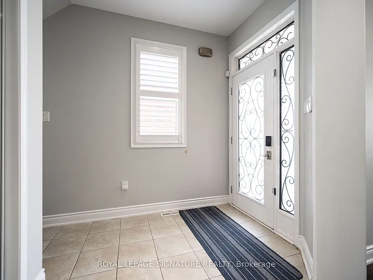 1071 Syndenham Ln — Photo 5