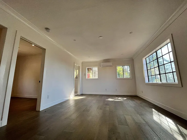 830 Laguna Ave — Photo 24