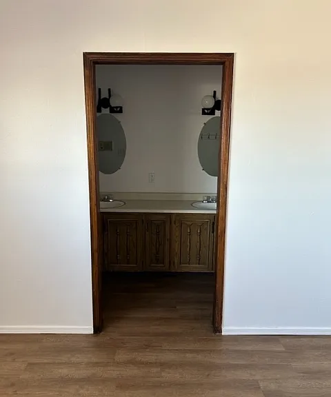 Huge Nob Hill 1 Bedroom w/ Garage, Storage, Ref. Air, & Updates — Photo 27