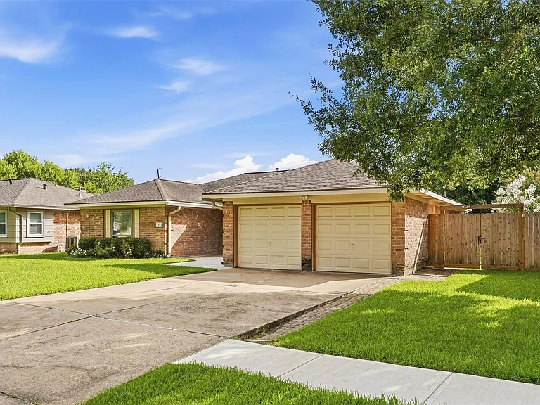1911 Michele Dr — Photo 3