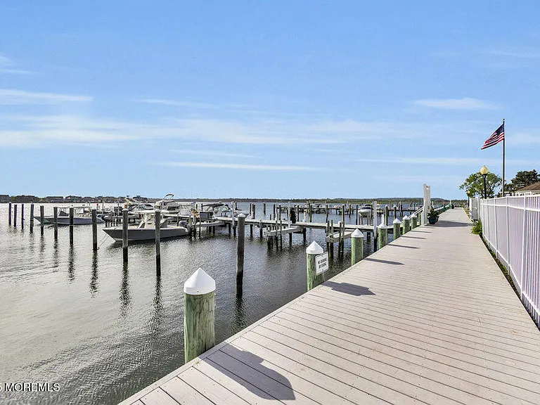 113 Wharfside Dr — Photo 32
