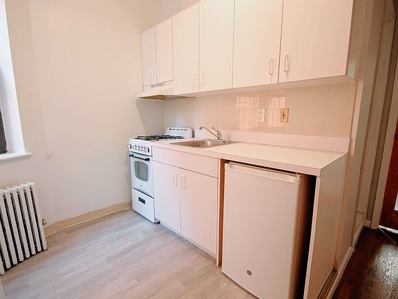 4th image of 543 E 5th St APT 17