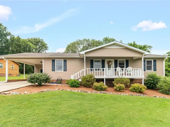 3809 Evergreen Dr, Trinity, NC 27370