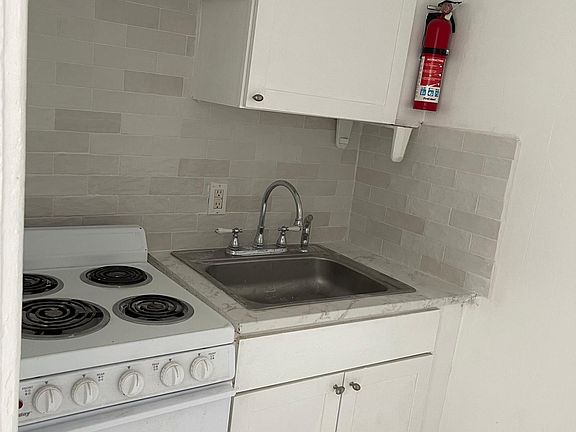 4th image of 4000 Prytania St