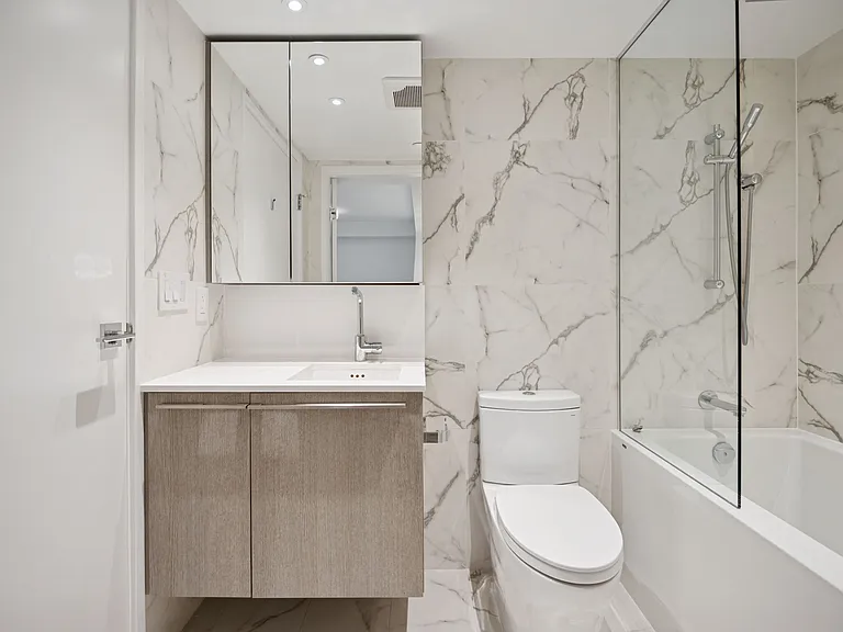 1107 Richards St #201 — Photo 11