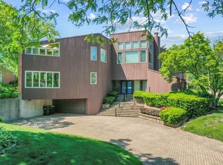 42 Royal Vale Dr, Oak Brook, IL