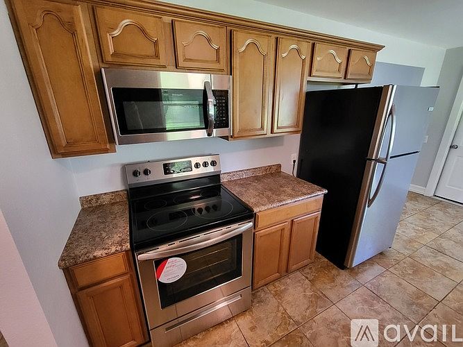 1st image of 900 Carolina Dr
