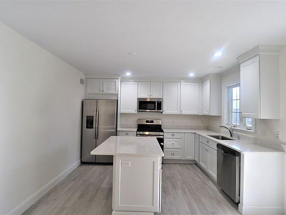 3rd image of 263 Oakwood Ave #2