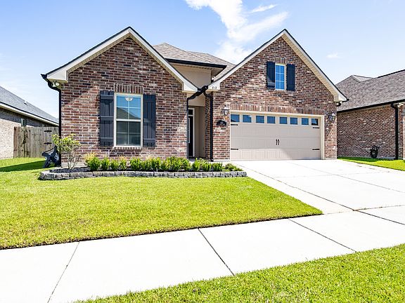 5th image of 812 Beaumont Dr