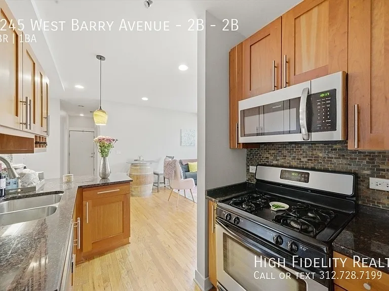 2245 W Barry Ave #2B — Photo 7