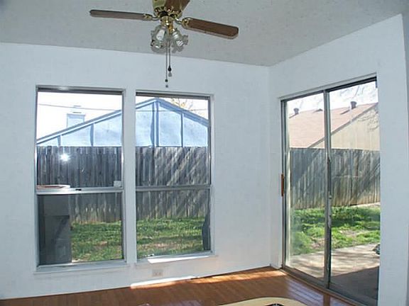 4th image of 2204 Spicewood Ln