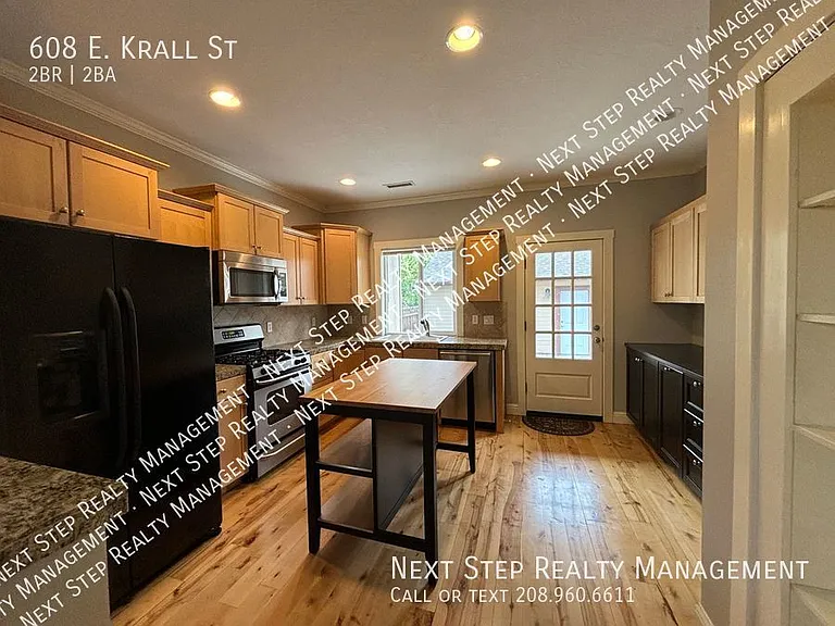 608 E Krall St — Photo 6