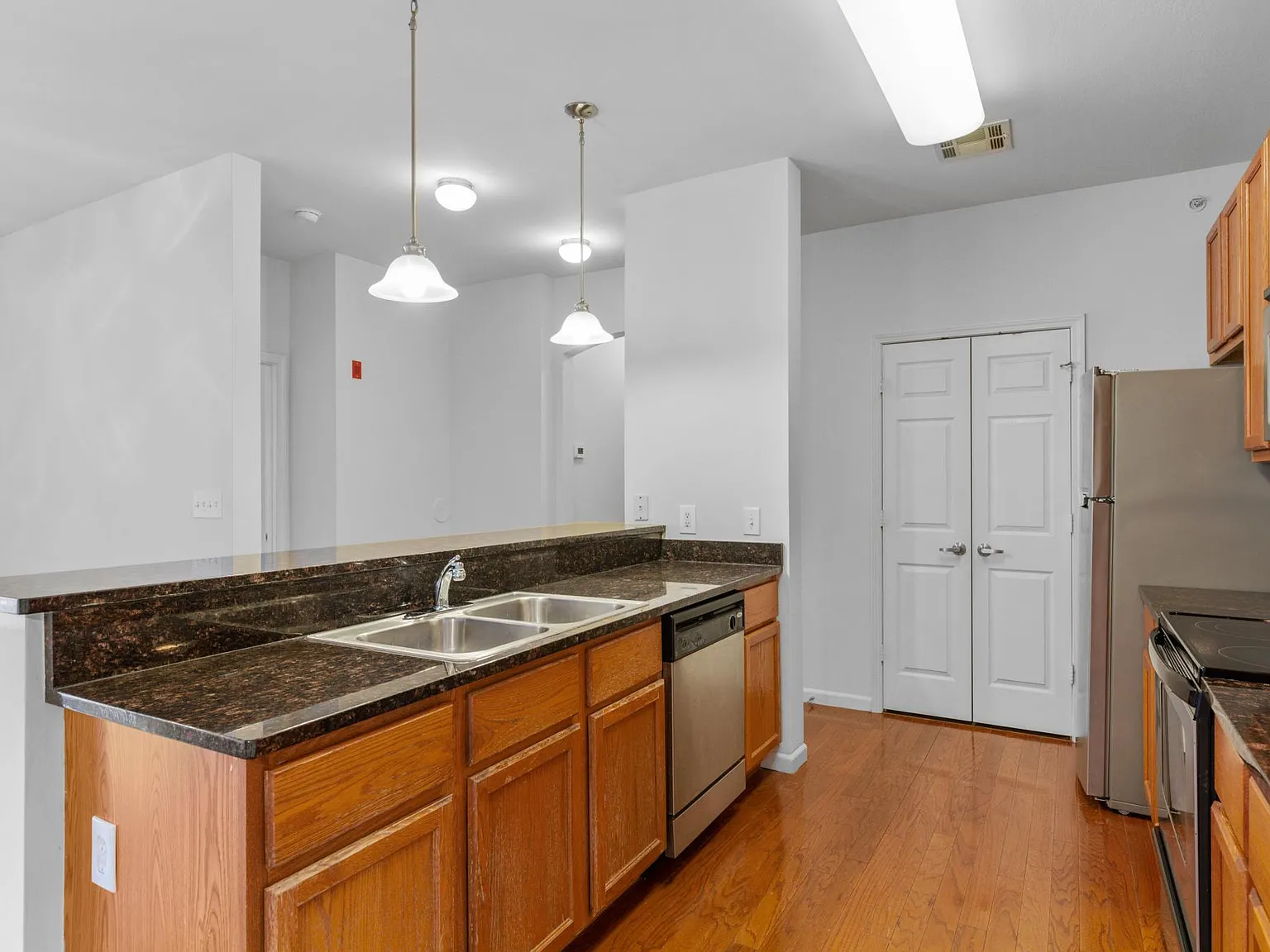2 bed, 941 sqft, $1,700 — Photo 4
