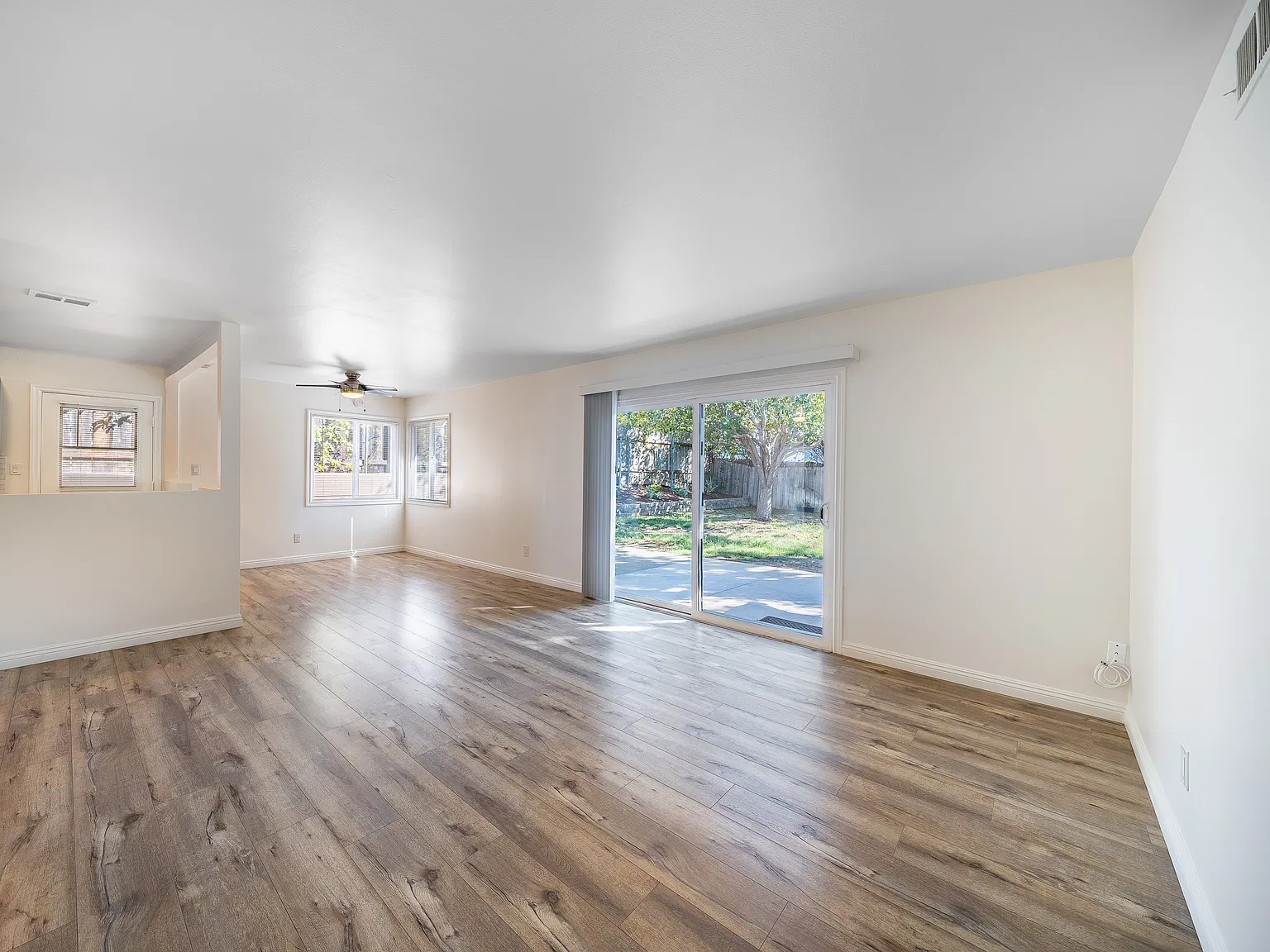 3 bed, 1156 sqft, $4,450 — Photo 3