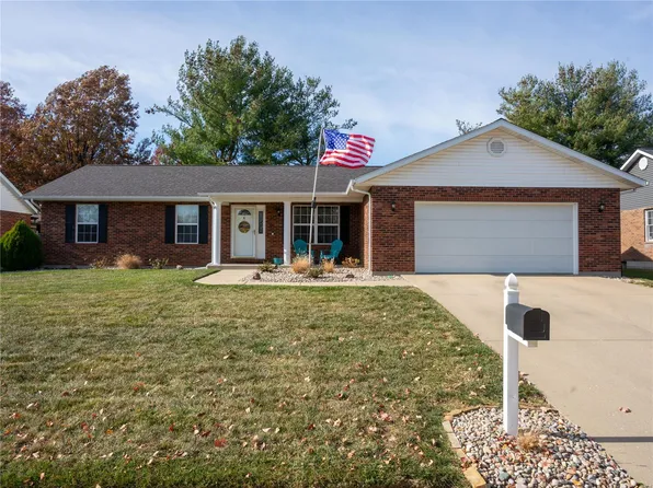 107 Fairway Dr, Waterloo, IL 62298