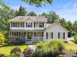 517 Kings Point Trl, Franklin Lakes, NJ 07417