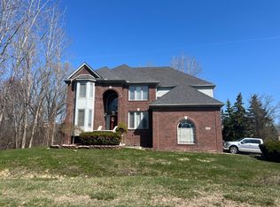 8911 Clubwood Dr, Walled Lake, MI