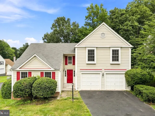 4354 Chambord Ln, Woodbridge, VA 22192