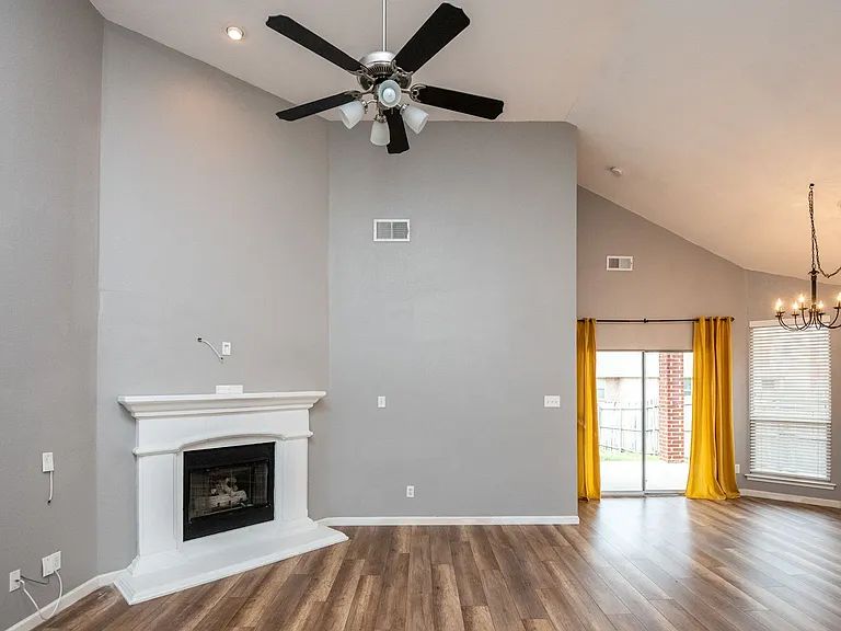 9125 Vineyard Ln — Photo 4