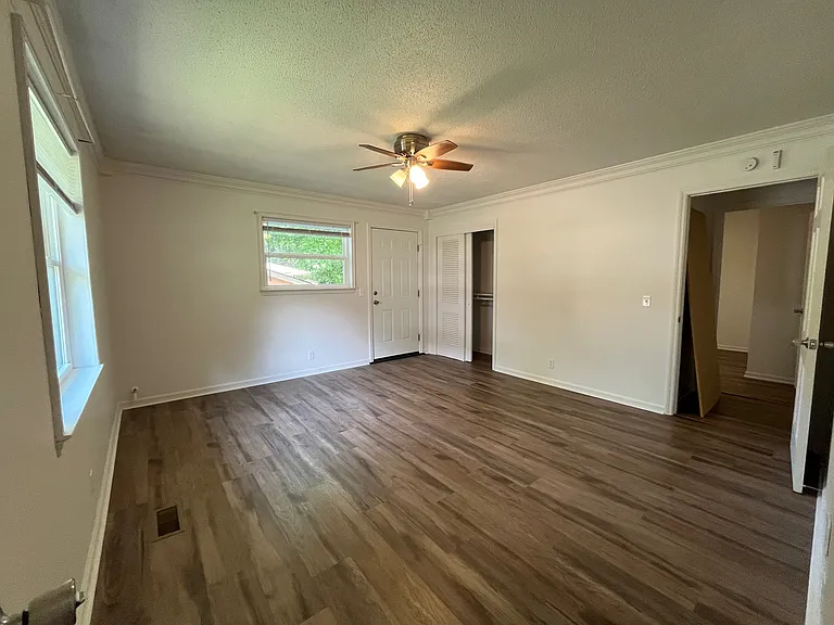 504 Paragon Dr #B — Photo 5