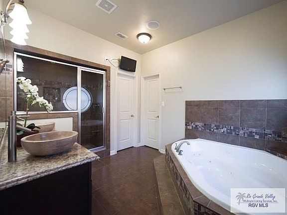 3rd image of 6714 Stone Oak