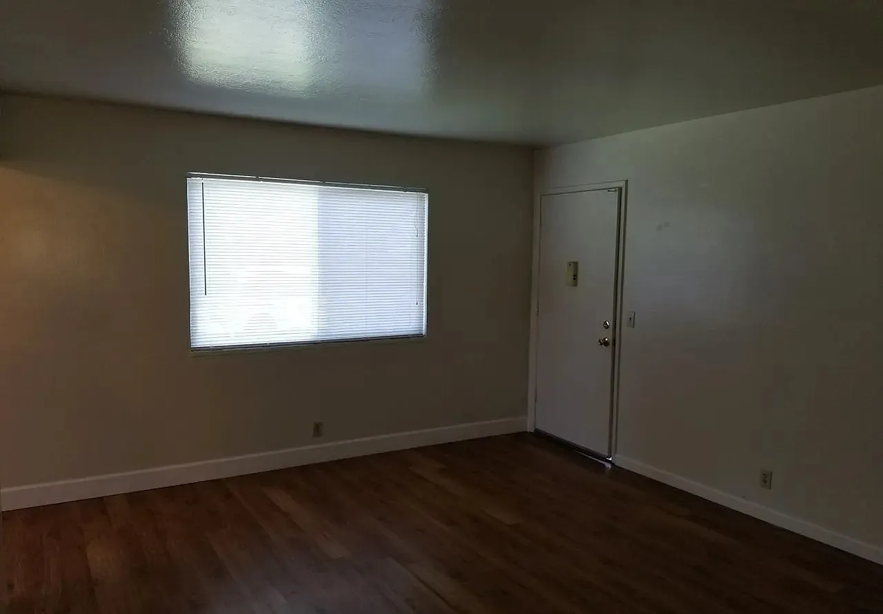 2 bed, 825 sqft, $2,700 — Photo 3