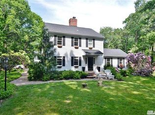 10 Shortwood Ln, Setauket, NY 11733