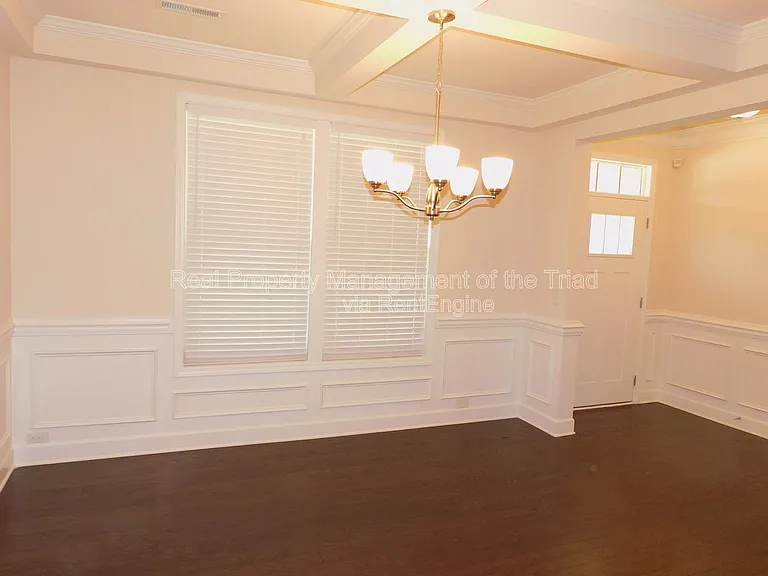 1427 Sawyer Ave — Photo 18
