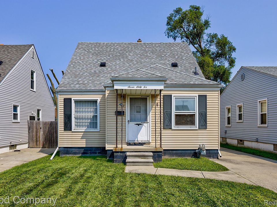 1st image of 762 Mill St