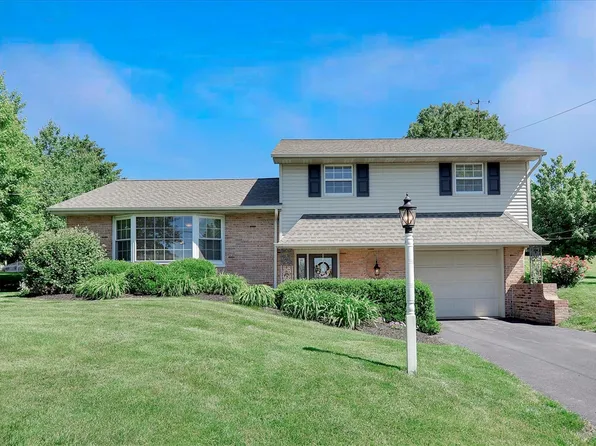 121 Hill Rd, New Holland, PA 17557