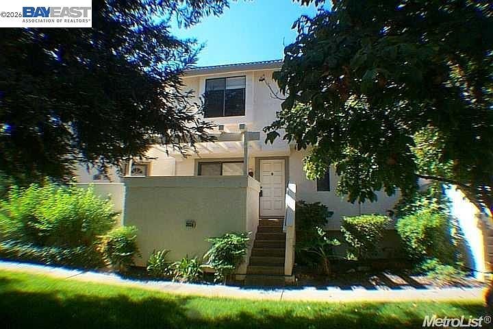 1st image of 3036 Swallows Nest Dr