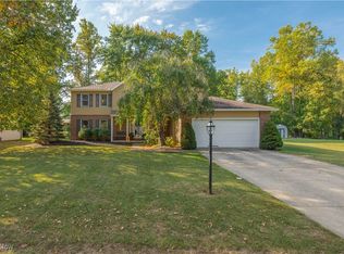 9901 Beechwood Dr, North Royalton, OH